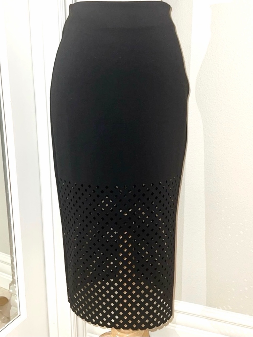 NWOT Forever 21 black stretch midi pencil skirt featuring a geometric laser-cut
